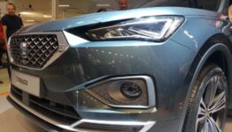 Seat Tarraco pohľad na prednú hranatú masku