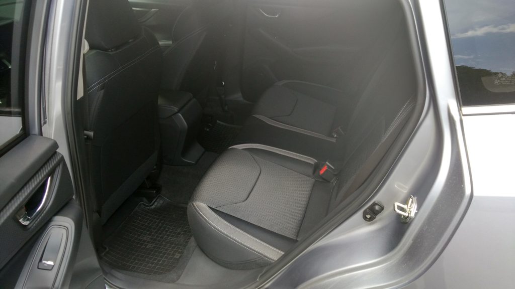 Miesta vzdau v Subaru Impreza je na danú triedu prebytok aj na nohy a aj na hlavu.