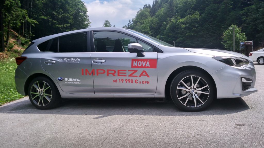 Test Subaru Impreza pohľad na bočnú časť