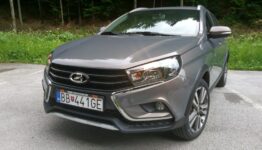 Lada Vesta SW Cross test - predná časť